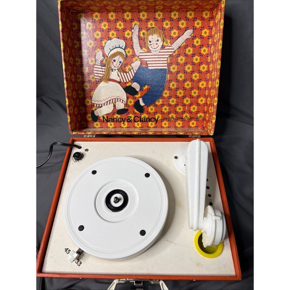 1975 Nancy & Clancy Tele Tone Record Player Vintage Portable Suitcase Turntable